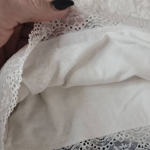 Abercrombie & Fitch Lace Sleeveless Crop Top [SIZE MEDIUM]‎ - Picture 5 of 5